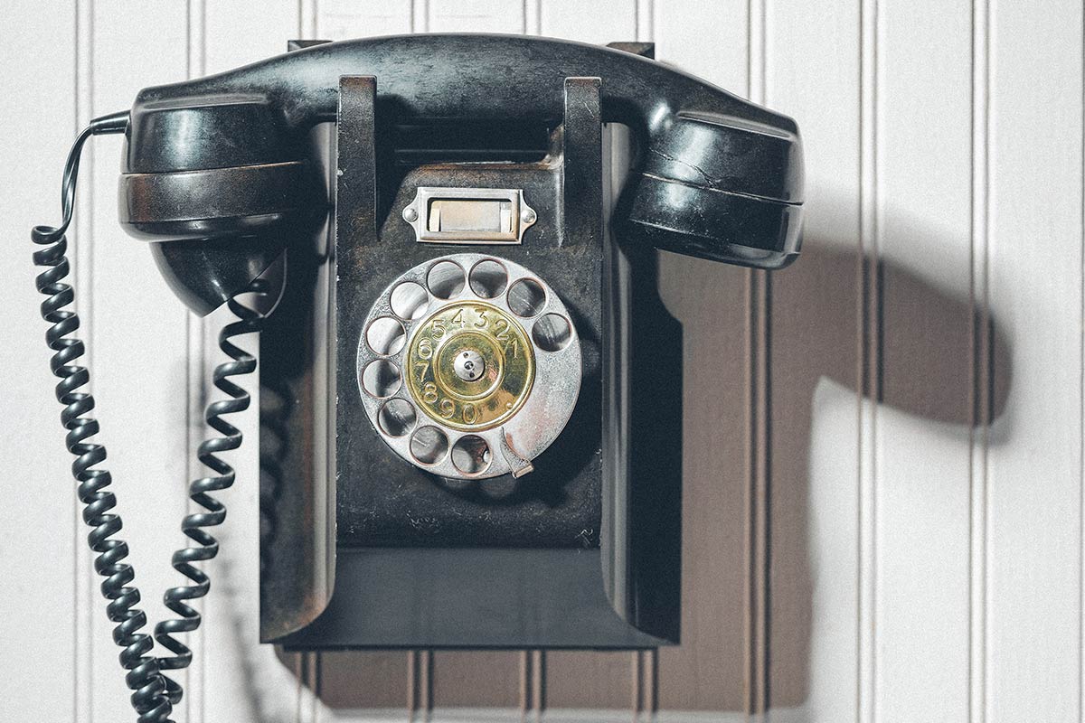 black rotary phone